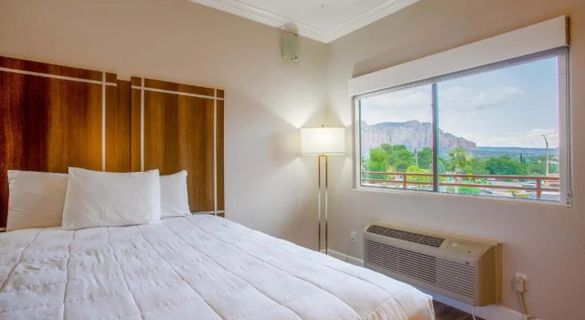 Четырёхместный номер Deluxe Wildflower Inn at Bell Rock