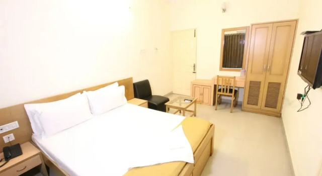 Hotel Crescent Inn, Забронировать Отель Отели штата Тамилнада 3 звезды, 3*