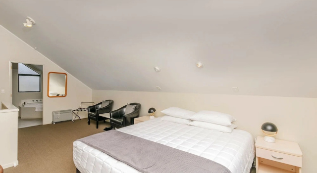 Апартаменты Superior c 1 комнатой с частичным видом Le Chalet Suisse Motel Taupo