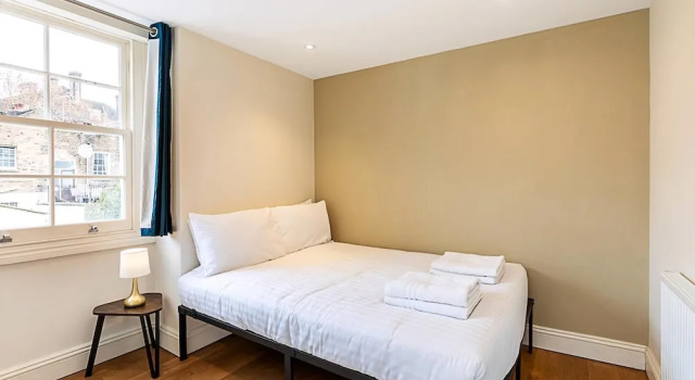 Beautiful Modern 4BR House in Central London, Забронировать Дом для отпуска Коттеджи Лондона, рядом с The Place, Коттедж