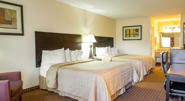 Четырёхместный номер Standard Quality Inn Dahlonega Near University