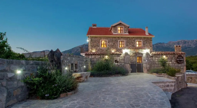 Villa Old Castle Apartments, Buchen Sie Ferienwohnung Hotels in Herceg Novi mit Pool, Schwimmbad