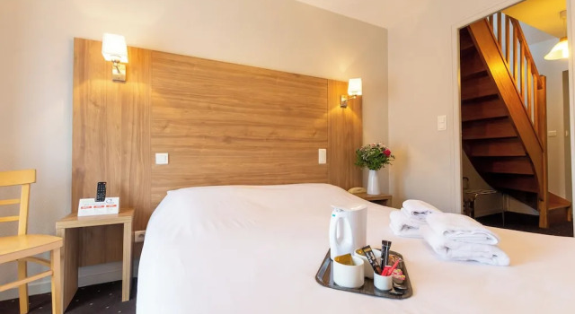 Четырёхместный номер Standard Logis Hôtel & Restaurant - Le Saint-Louis