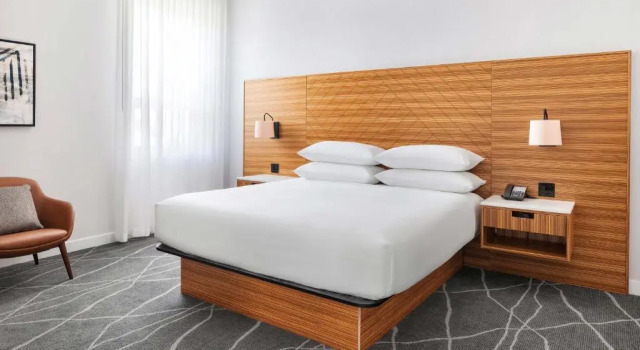 Двухместный люкс c 1 комнатой Delta Hotels by Marriott Grande Prairie Airport