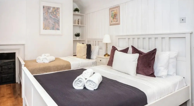 Spacious 3BR 2BA Flat in Central Soho, Забронировать Апартаменты/квартира Лондон Большой Лондон, рядом с Оксфорд Циркус