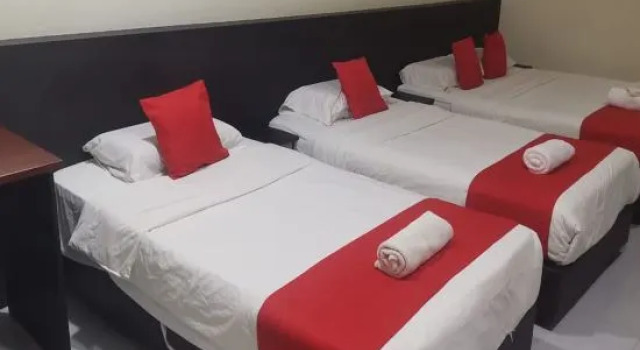 Четырёхместный семейный люкс OYO 1104 Q Hotel