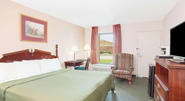 Номер Standard Days Inn by Wyndham Greenville MS