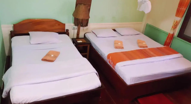Anouxa Guesthouse, Rezerwuj Hotel Champasak Champasak