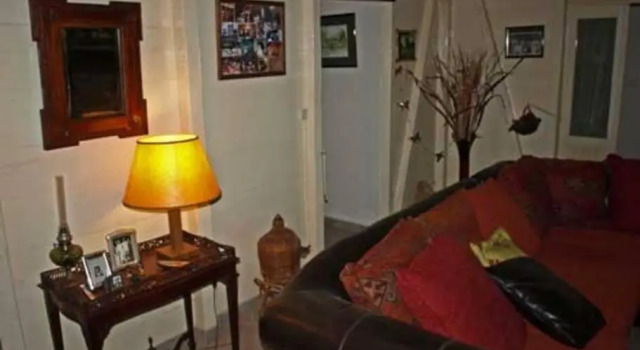 Villa coloniale en bois du pays, Book Villa Sommerhuse i Pointe-Noire, Hytte
