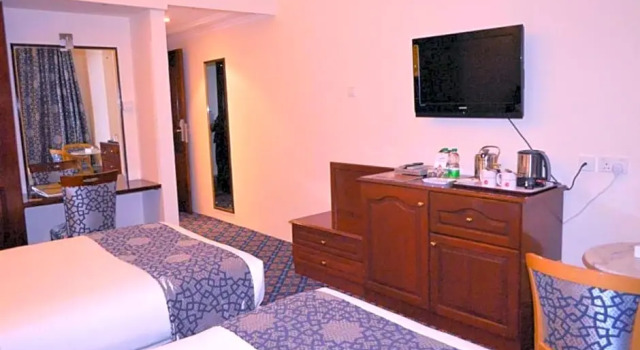 Camera Economy Ramee Guestline Hotel