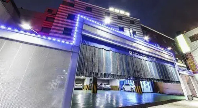 Полулюкс City Park Hotel