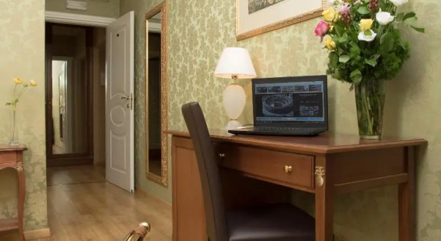 Rome King Suite