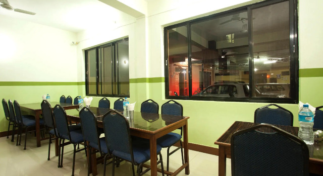 OYO 381 Hotel Pashupati Plaza