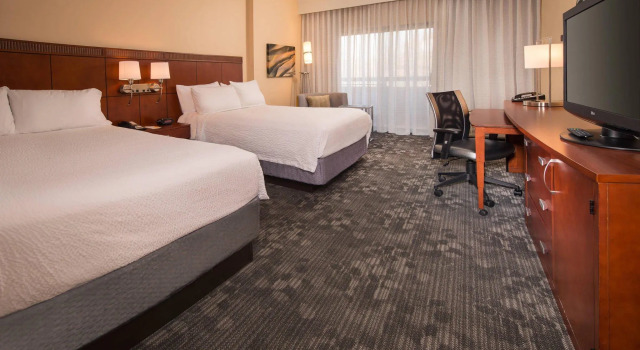 Четырёхместный номер Standard Courtyard by Marriott New Carrollton Landover