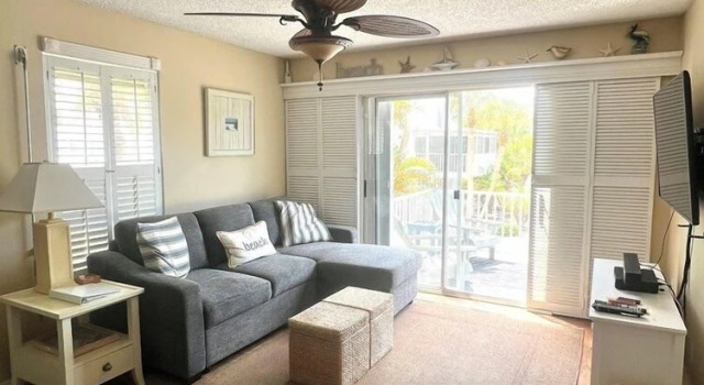 Коттедж с 3 комнатами North Beach Village 6325 3 Bedroom Home by RedAwning