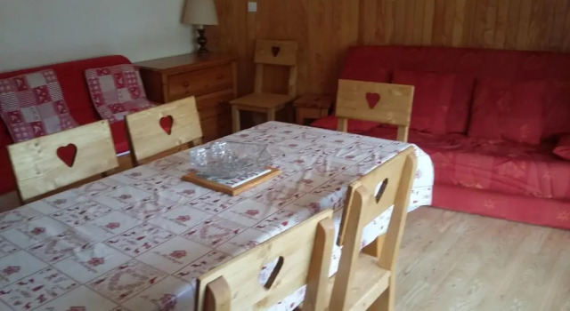 LE Rocher Saint Pierre 2K : 2 Pièces 6 Personnes / 2 Rooms 6 People, Забронировать Отель Отели Валуар с парковкой, рядом с Горнолыжный курорт Валуар, Парковка