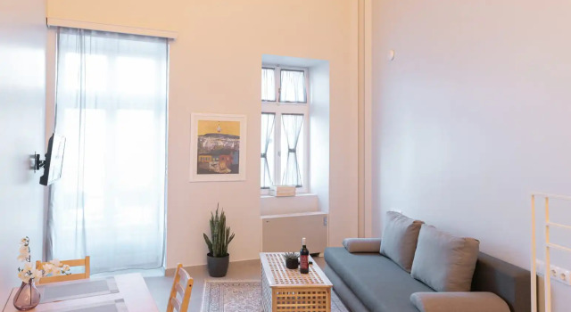 Люкс с балконом Ether Loft Suites