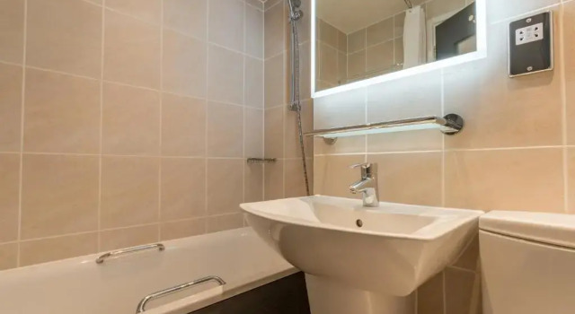 Номер Standard Thistle Express London Luton