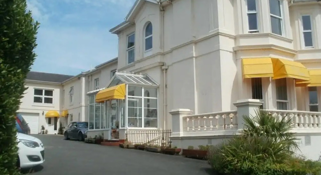 Villa Capri, Забронировать Вилла Отели Торки с парковкой, рядом с Beacon Cove, Парковка
