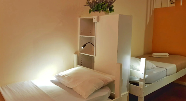 Кровать в общем номере (мужской номер) Lavender Lodge