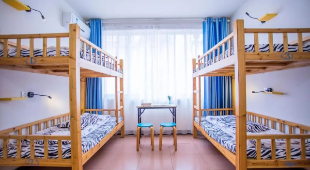 Кровать в общем номере (мужской номер) Murphy Youth Hostel Guilin桂林北站莫非青年旅舍