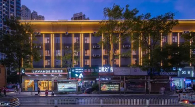 Lavande Hotel (Kunming Xishan Wanda Plaza Railway Station), Rezerwuj Hotel Hotele w Kunming z parkingiem, Parking