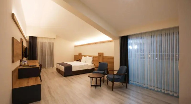 Люкс Prestige Karpalas City Hotel & Spa