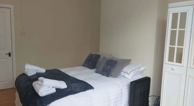 Blackpool - 1-bed Apartment - Sleeps 3 - Pets Allowed Smoking There is a Small Garden, Varaa Huoneisto Asunnot kohteessa Merseyside, Huoneisto
