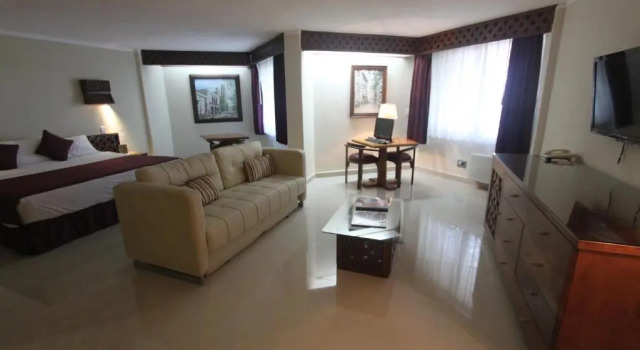 Полулюкс Hotel Plaza Kokai Cancún