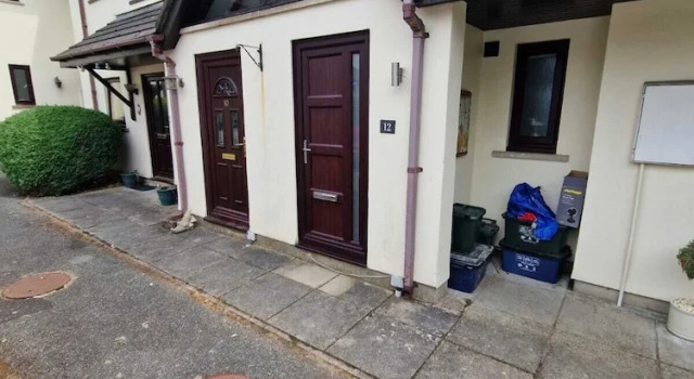 Captivating 2-bed Apartment in Tenby