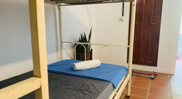 Кровать в общем номере Villa Martial Arts Gym & Guesthouse
