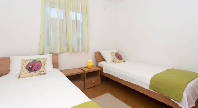 Charming Apartments With Private Balcony and City View Seget Donji