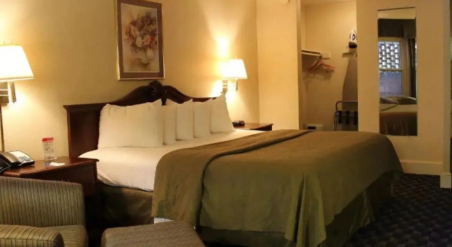 Одноместный номер Standard с видом на сад Governor House Inn Arlington/Falls Church