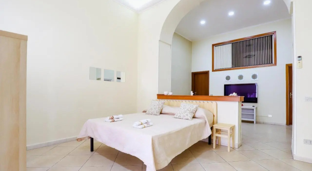 Casa Annina close to Toledo St., Забронировать Отель Неаполь Кампания, рядом с Музей университета науки и искусств