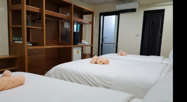Четырёхместный семейный номер Standard с балконом Double D Rooms & Cafe