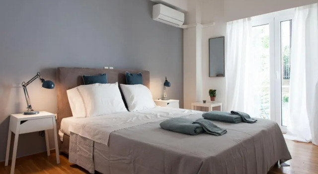 Beautiful 2 bdr apartment 3 min from Acropolis museum, Забронировать Апартаменты/квартира Афины Острова Саронического залива - Аттика, рядом с Холм Филопаппос