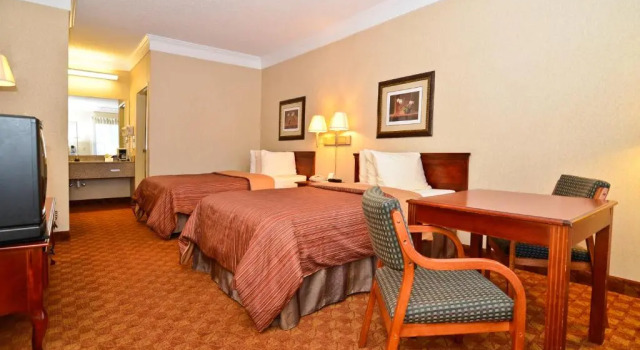 Четырёхместный номер Standard Peach State Inn & Suites