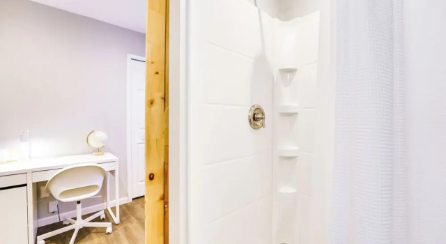 Wfh friendly Home in Dearborn: Dogs Welcome, Rezervasyon Otel Dearborn Detroit Metropolitan Area