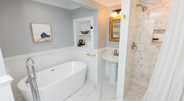 Люкс Luxury The Burrus House Inn Waterfront Suites