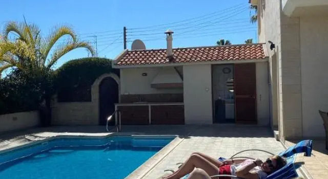 Вилла EPISKOPI VILLA, Luxury 4 Bedroom with Pool - Limassol