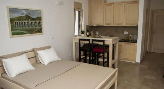 Студия с балконом Apartments Brežanin