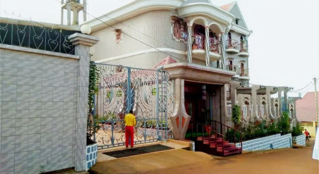 Farhyda & Frères Hôtels, Book Hotel Bangangte 