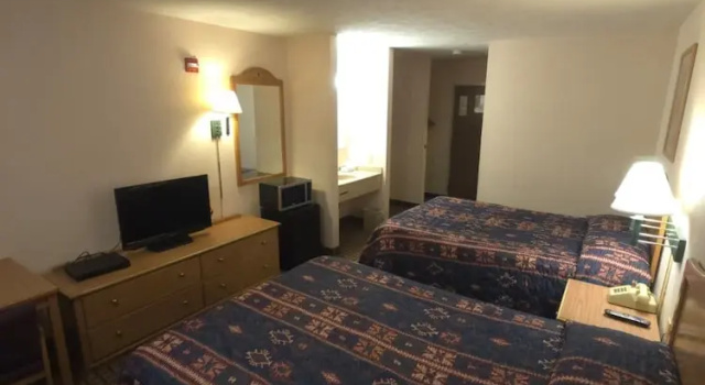 Четырёхместный номер Standard Capital O Roadside Inn Thedford NE 2