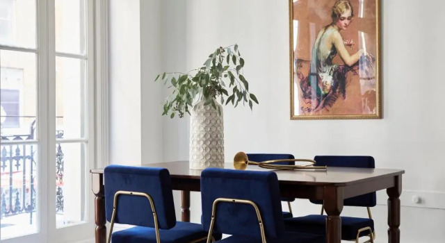 Люкс с балконом St. Charles Elegant Suites by Sonder