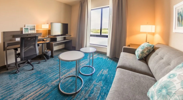 Люкс Fairfield Inn & Suites by Marriott Des Moines Altoona
