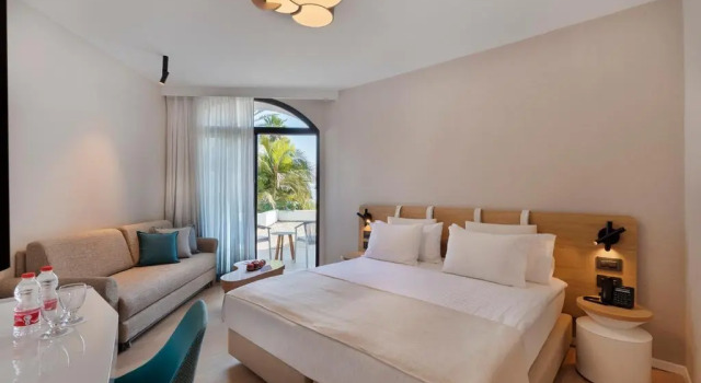Семейный номер Standard с видом на море Gai Beach Hotel