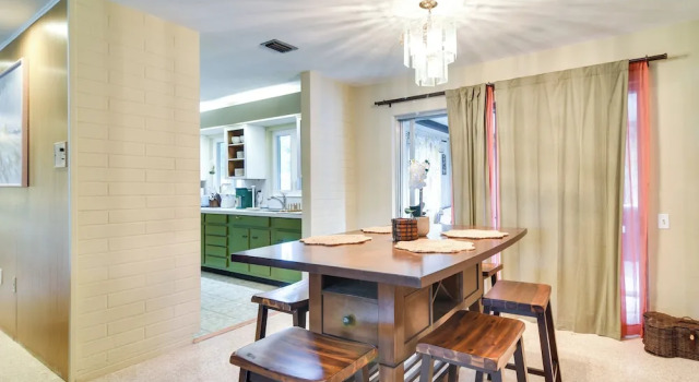 3 Mi to Beach: Seminole Retreat w/ Patio, Book Feriehus Hoteller i Seminole med parkering, Parkering