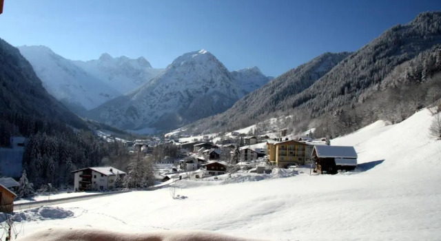 Haus Flua, Book Hotel Hotels in Vorarlberg with Parking, Parking