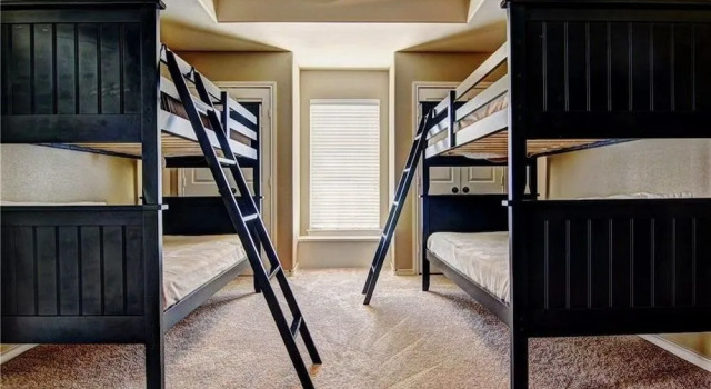 2BR 2BA Beautiful House with Ocean Views by RedAwning, Book Hotel 3-stjernede hoteller i Portland, 3*