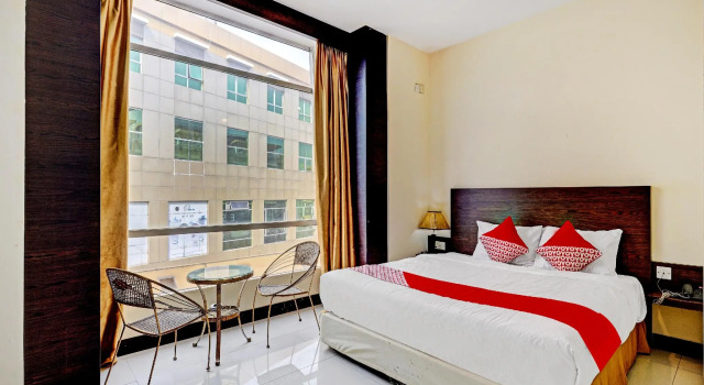 OYO 90350 Hotel Five Star 2, Book Hotel Hoteller i Jodoh med parkering, Parkering